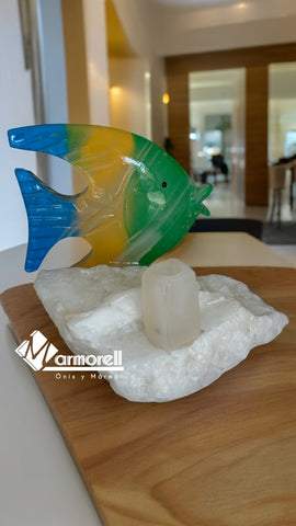 PEZ TROPICAL DE ÓNIX DECORATIVO CON PORTALAPICERO