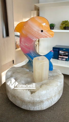 DELFÍN DE ÓNIX DECORATIVO CON PORTALAPICERO MOD PARADO