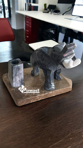 ELEFANTE DE MARMOL EN BASE CON PORTALAPICERO