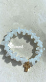 Pulsera de ónix natural con perla y medalla de cruz