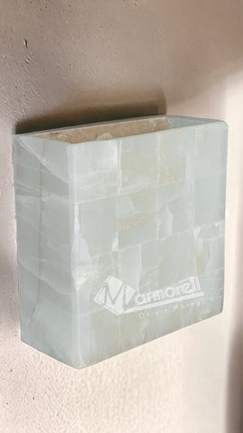 LAMPARA PARED ARBOTANTE. PIEDRA ONIX MOD: GRAPA 20X20 CM