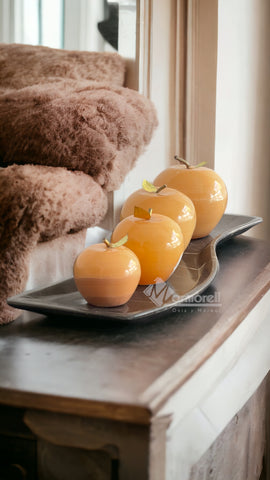 Juego de manzanas de ónix naranja natural con base de mármol