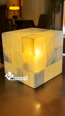 LAMPARA CUBO DE MARQUETERIA DE ONIX 15X15X15