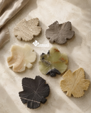 Hoja Maple Escultórica en Mármol y Ónix Natural | 16 × 14 cm
