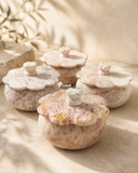 Alhajero Margarita en Mármol Natural | Caja Artesanal 8 × 8 cm