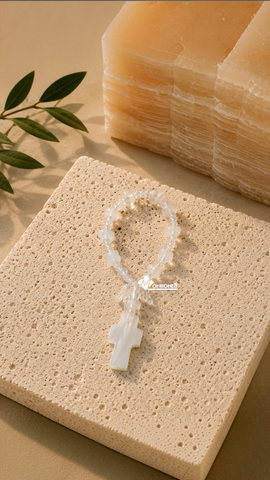 Decenario Pulsera de Ónix Blanco Natural con Cruz